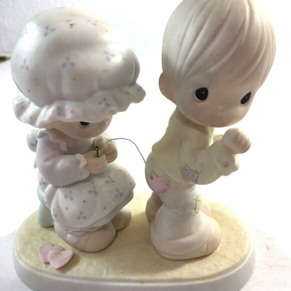 Precious Moments 106844 Sew In Love Issued 1987 Retired 1997 Collectible - Picture 1 of 6